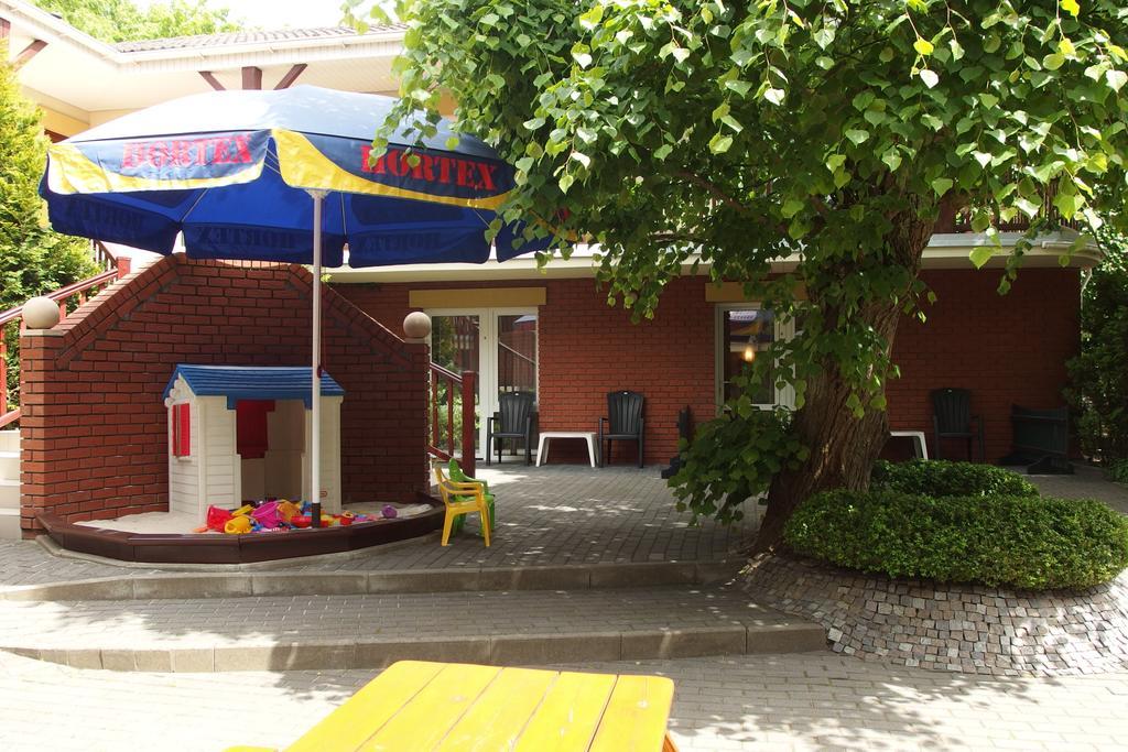 Patio Apartamenty I Pokoje นีคอร์เซ ภายนอก รูปภาพ